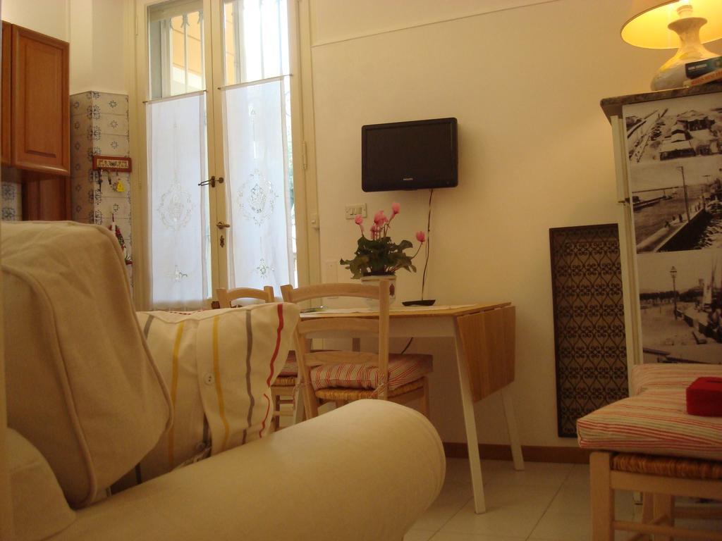 Villino Caproni Apartman Viareggio Kültér fotó